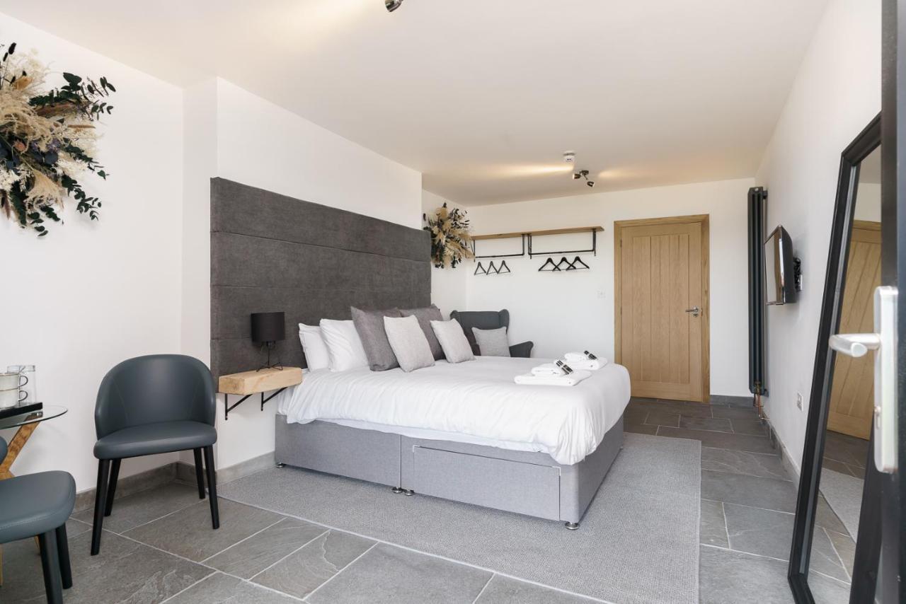 Hotel The Old House 1147 Bridgend  Esterno foto
