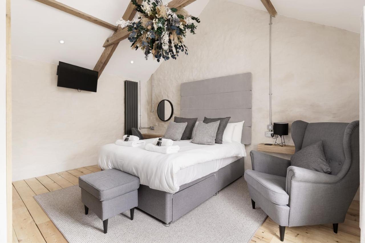 Hotel The Old House 1147 Bridgend  Esterno foto