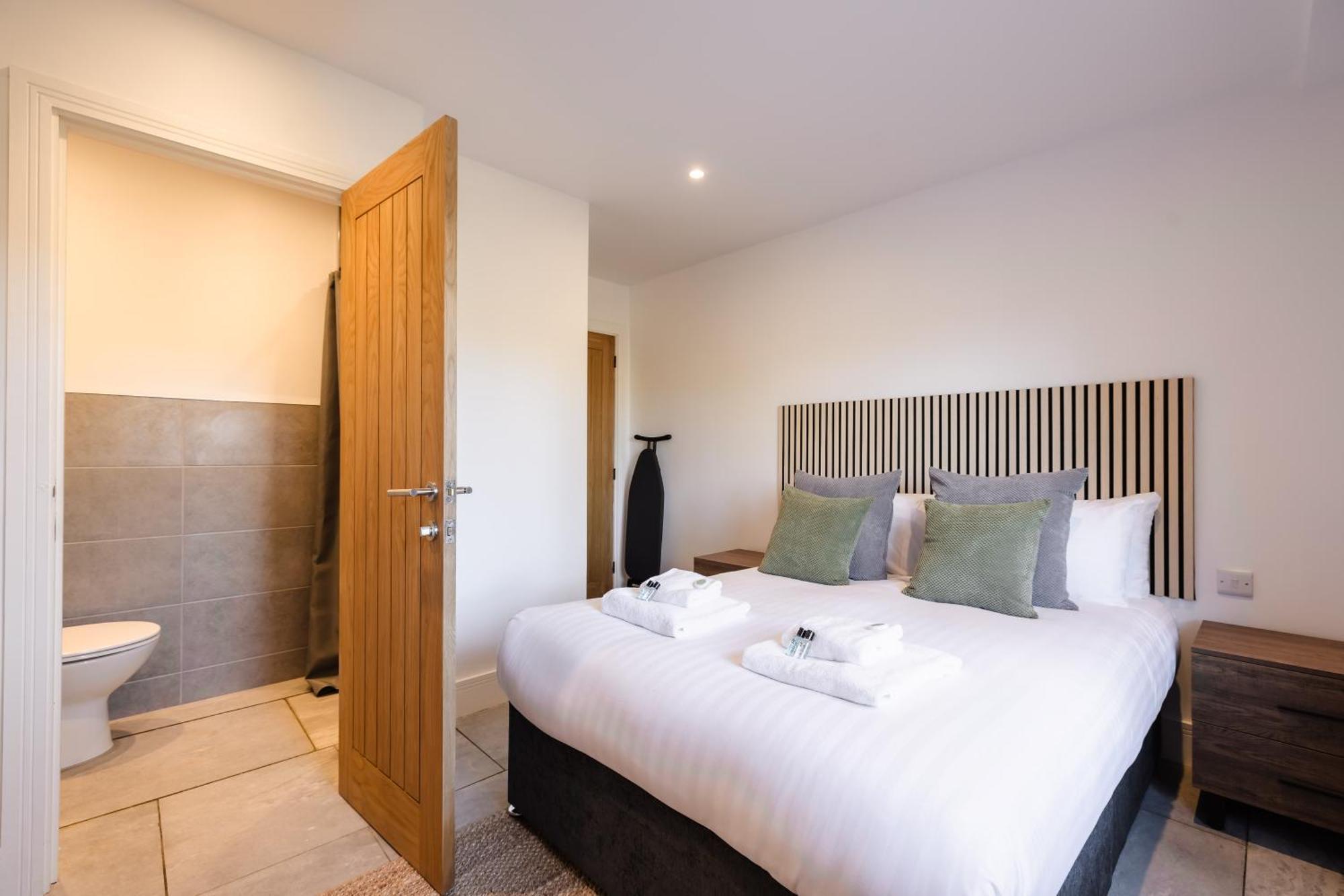 Hotel The Old House 1147 Bridgend  Esterno foto