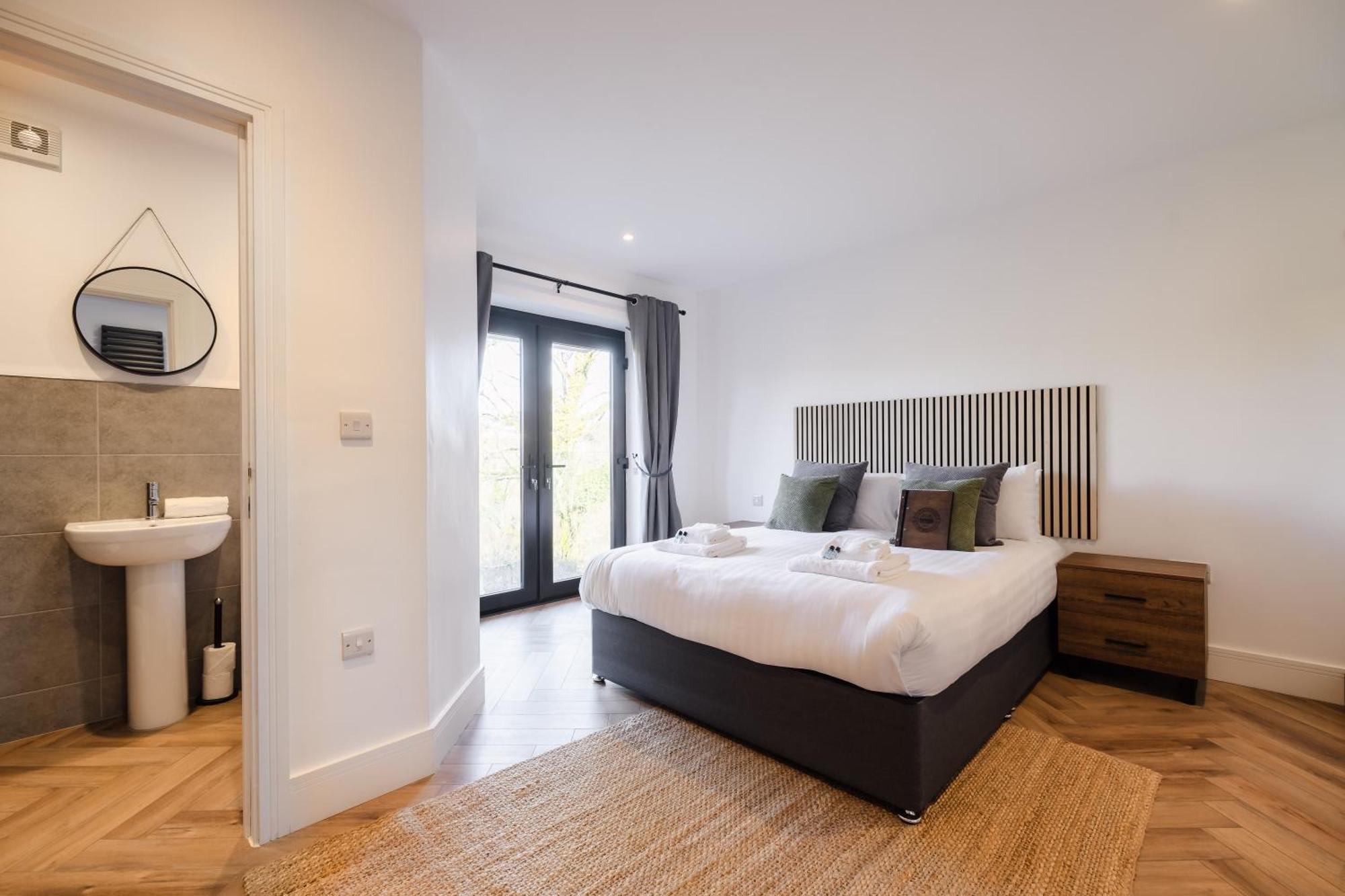 Hotel The Old House 1147 Bridgend  Esterno foto